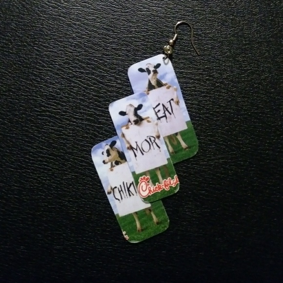 CFA 🐮 Credit Card Earrings 💳 - Picture 4 of 6